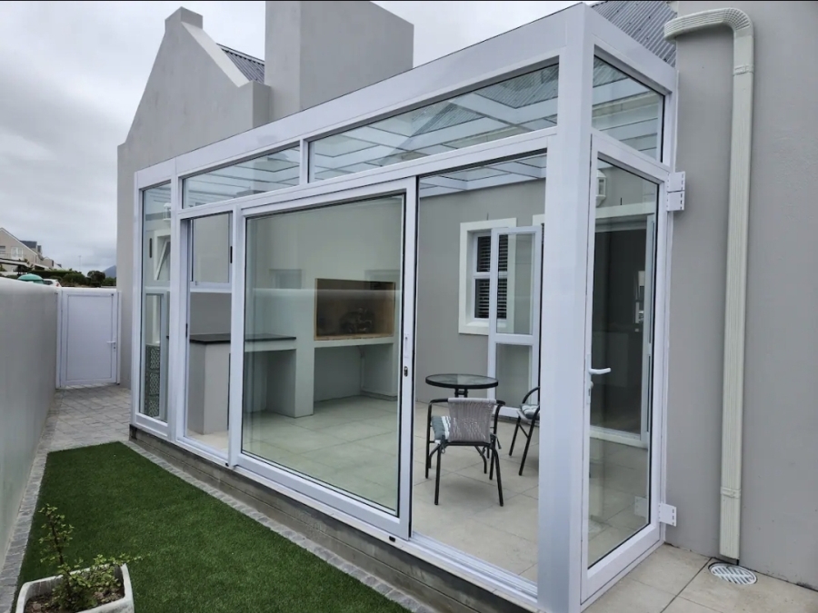 To Let 2 Bedroom Property for Rent in Westcliff Western Cape